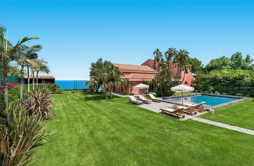 Pozzillo Villa | Luxury villa with pool and direct access to the sea, Pozzillo