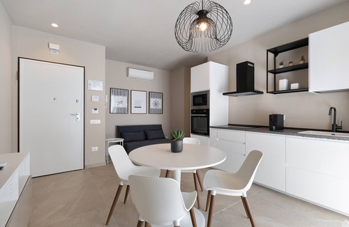 Santa Flavia Apartment | 'Maestrale' Apartment with Balcony, Wi-Fi and Air Conditioning