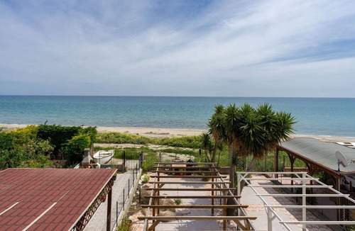 Strongoli Apartment | MAGNIFICENT APARTMENT - SEA FRONT