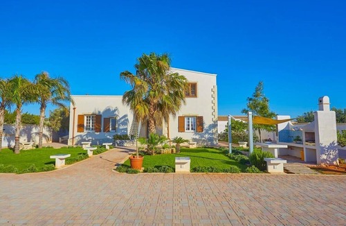 Ragusa Villa | Magnificent Villa Nestled in Greenery