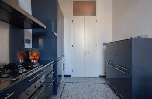 Lerici Apartment | Magnolia Apart: Historic Elegant, Seaview, 2 AC BDR 2 BTH, Free Garage at 200 mt