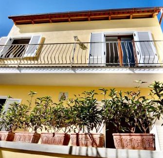 Lacco Ameno Apartment | Maloon apt - 450m from the beach