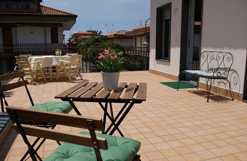 Stazzo House | Marigré Beautiful beach house with solarium wooden walkway, sun-terrace&garden.