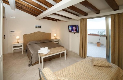 Santa Teresa di Riva House | Marina Di Savoca