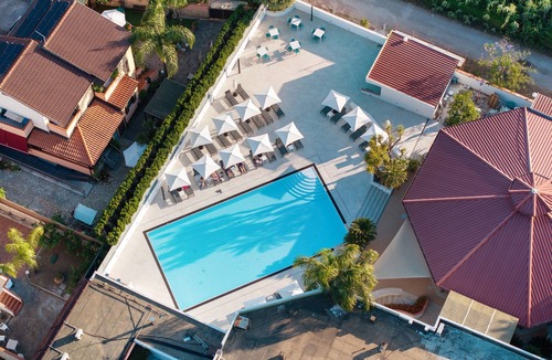 Laura Apartment | Marina Living Rooms - Basic Triple Room with Shared Pool, Wi-Fi & Air Conditioning