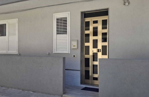 Pozzallo Apartment | Mariposa blu 2 mins to the main beach