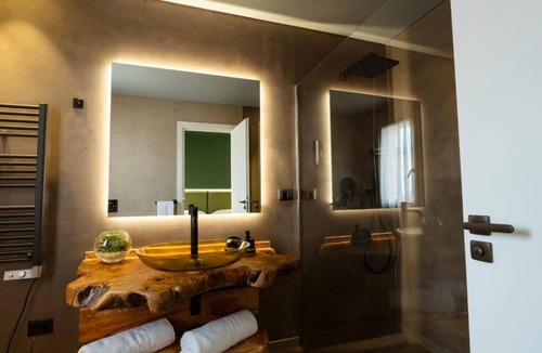 Briatico Apartment | Master bedroom with terrace
