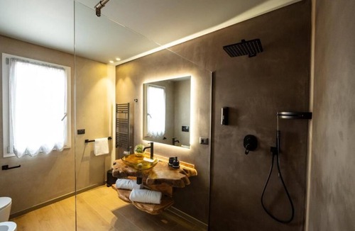 Briatico Apartment | Master bedroom with terrace