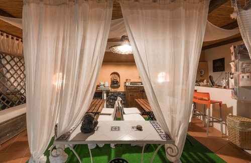 Leni Bed & Breakfast | Master bedroom in Salina B&B Villa Pittorino