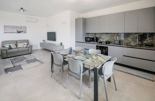 Marina di Davoli Apartment | Medea, apartment in a villa near Soverato, Ionian Coast of Calabria—open year-round