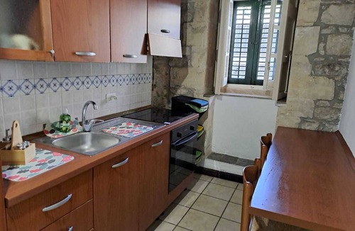 Casa Papa Apartment | MiLù Sicily House, with this downtown accommodation, you'll be close to everything.
