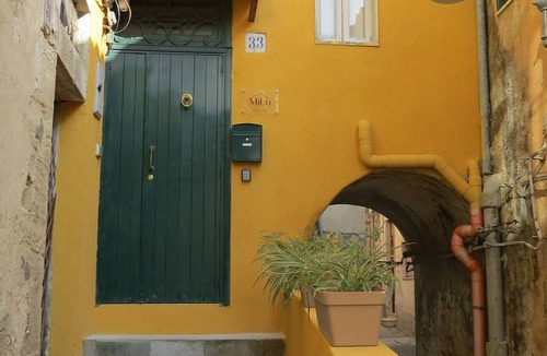 Casa Papa Apartment | MiLù Sicily House, with this downtown accommodation, you'll be close to everything.
