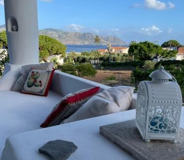Lingua House | MIravilla Salina