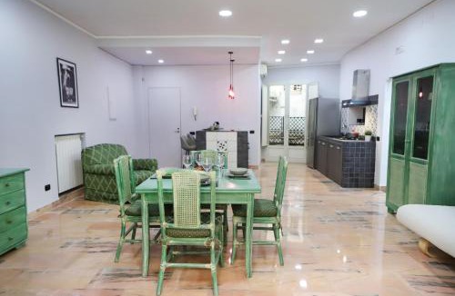 Historical Center Apartment | Modern Apartment at Piazza del Gesu' by Wonderful Italy