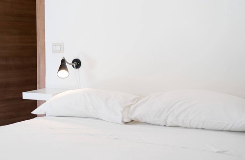 Strongoli Apartment | Modern apartment with private patio