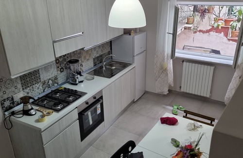 Cava de' Tirreni House | Modern house in old village
