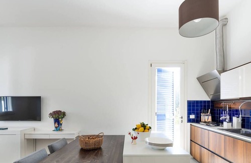 Syracuse Villa | Modern romantic villa near the sea