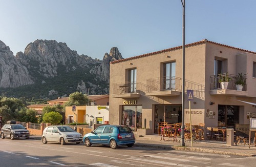 San Pantaleo Apartment | Modern two bedroom apartment with free wi-fi