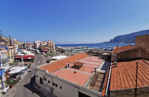 Mondello Apartment | MONDELLO VIEW WHITE HOUSE