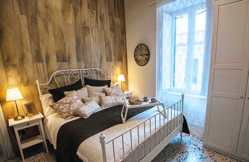 Historical Downtown Salerno House | Motel