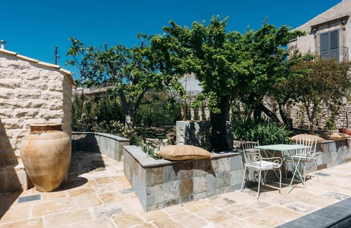 Palazzolo Acreide Historic Centre Villa | My Rental Holmes - Villa Acreide in center of town with private pool