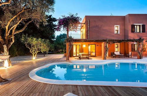 Marsala Villa | My Rental Homes - Villa Creta immersed in a 3.000 m2 garden with swimming pool