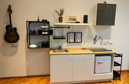 Quartieri Spagnoli Apartment | Neighborhood Sound - Apartment with terrace, for families and groups