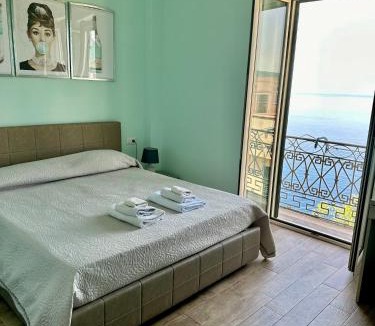 Scilla House | Nel blu dipinto di blu