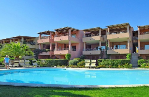 Porto Pozzo Apartment | Nice apartment for 6 people with WIFI, pool, A/C, terrace, pets allowed and parking