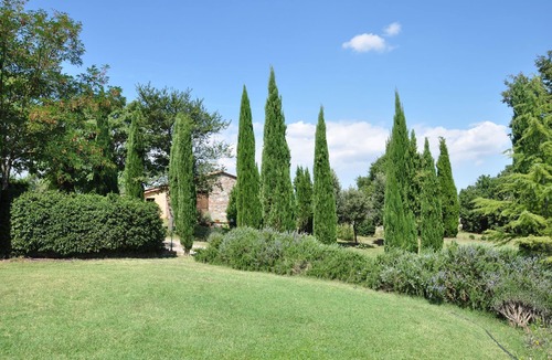 Il Poggio Apartment | Nice apartment for 6 people with pool, WIFI, TV, patio, pets allowed and panoramic view