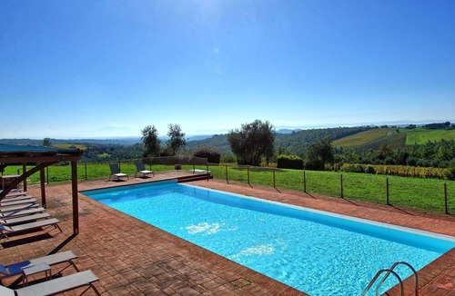 Castelnuovo Berardenga Apartment | Nice apartment for 2 people with A/C, pool, TV and panoramic view, close to Siena