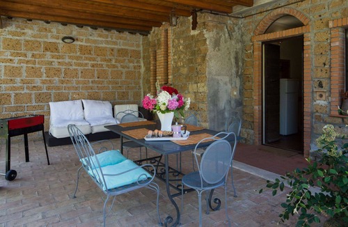 Montefiascone Villa | Nice apartment in villa with A/C, pool, WIFI, hot tub, TV, patio, pets allowed and panoramic view