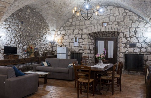 Bagnoregio Villa | Nice apartment in villa for 8 people with pool, WIFI, TV, patio and pets allowed
