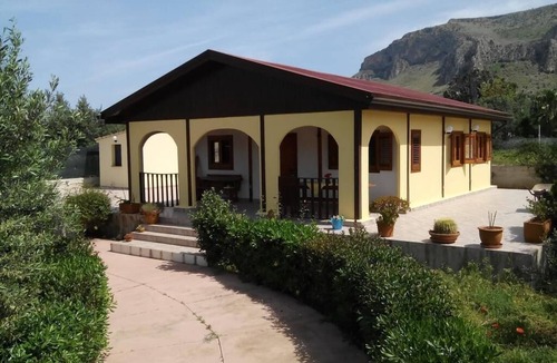 Terrasini Villa | Nice Sicilian Villa with sea view and garden
