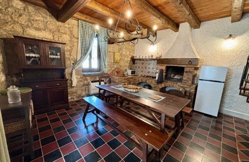 Monterosso Almo Cottage | Oak Cottage
