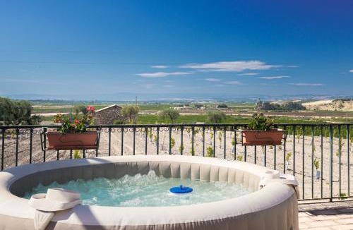 Paterno Villa | Oasi Orange Villa with Jacuzzi