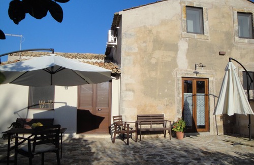 Arenella House | Oasis of peace and relaxation just 3 minutes from the beach.