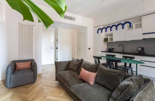 Rione VII Regola Apartment | Our apartment is in a building of the past century, it's on the 2nd floor and served by an elevator.You will have at your disposal 2 bedrooms, 2 bathrooms, and a living room, with a cooking area, that will be able to accommodate up to 5 people.The livi