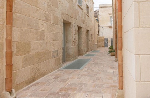 Centro Storico House | Palazzo Corte Dei Granai Raro Villas Homes Collection