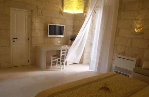 Centro Storico House | Palazzo Corte Dei Granai Raro Villas Homes Collection