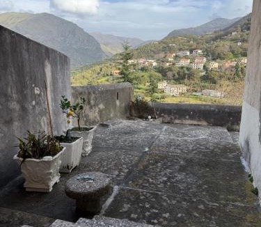 Fiumefreddo Bruzio House | Palazzo ZUPI