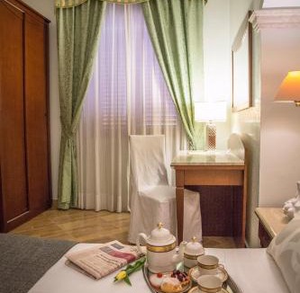 Gizzeria Hotel | Palmed Hotel