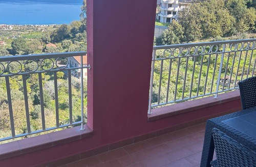 Brolo Apartment | Panorama d'oro