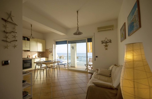 Bova Marina Apartment | Panoramic apartment on Grecanica beach