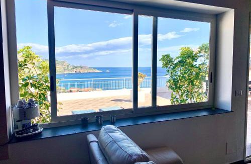 Villagonia Apartment | Panoramic Taormina Bay View