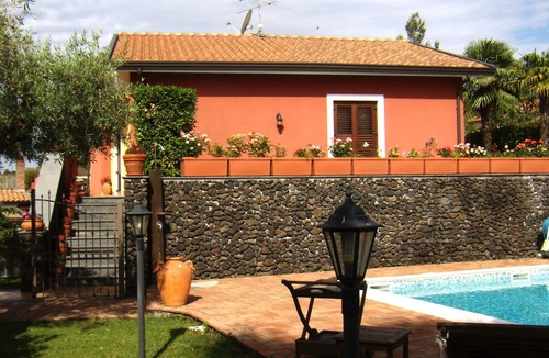 Pedara Villa | Papavero Rosso - villa at the foot of Mount Etna with private pool