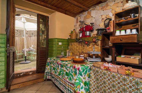 Rovittello Apartment | Pension 'Camera Familiare Vintage' with Shared Terrace and Wi-Fi