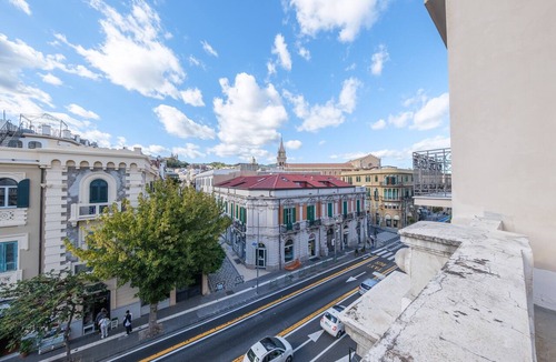 Messina Apartment | Period Room '1924' with Balcony, Wi-Fi and Air Conditioning