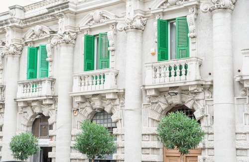 Messina Apartment | Period Room '1924' with Balcony, Wi-Fi and Air Conditioning