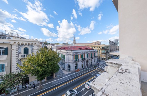 Messina Apartment | Period Room '1925' with Wi-Fi and Air Conditioning